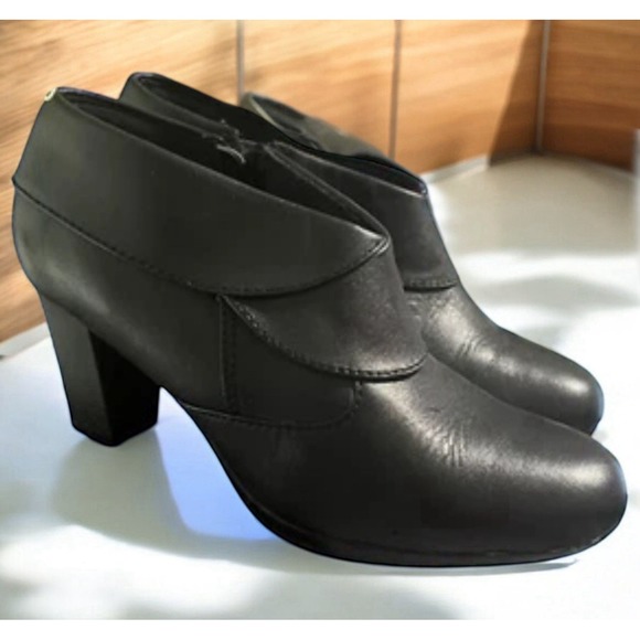 Clarks Kalea Aleita Black Leather‎ Booties Size 10M Block Heel Ankle Boots - Picture 1 of 10